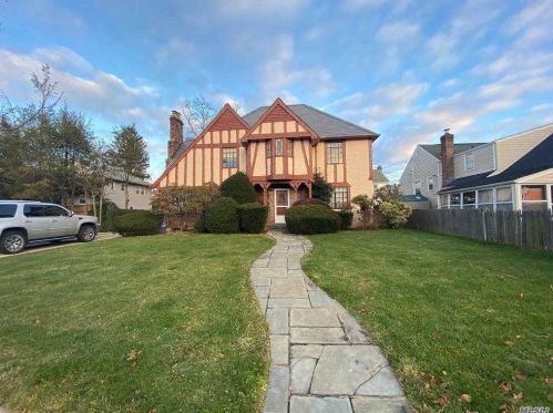 421 Long Beach Rd, Rockville Centre, NY 11570-2636