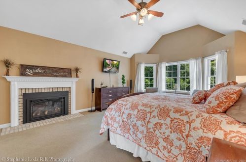 812 Pleasant St, Southington CT  06489-2015 exterior