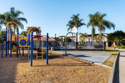 700 La Veta Ave, Orange CA  92866-2742 exterior