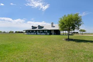 6020 Guttenberger Rd, Needville, TX 77461-7284