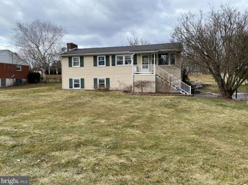 453 Clover St, Etters, PA 17319-9542