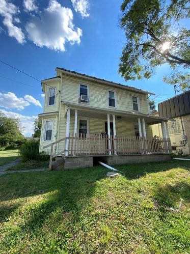852 Market St, Bangor, PA 18013-1608