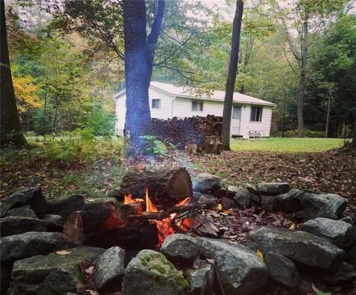 498 Jackson Rd, Hallton, PA 15860-1610