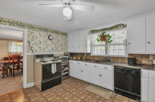 124 Ansonia St, Hartford CT  06106-4002 exterior