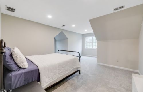 31 Castle Ct, Dover NJ  07869-2024 exterior