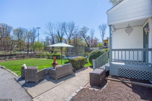 2 Clove Rd, West Paterson NJ  07424-2102 exterior