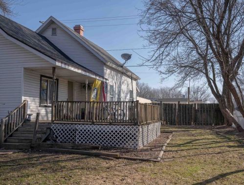1013 Velp Ave, Green Bay, WI 54303-3853
