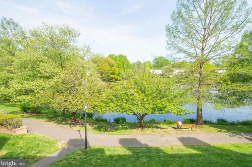 2998 Yarling Ct, Falls Church VA  22042-4476 exterior