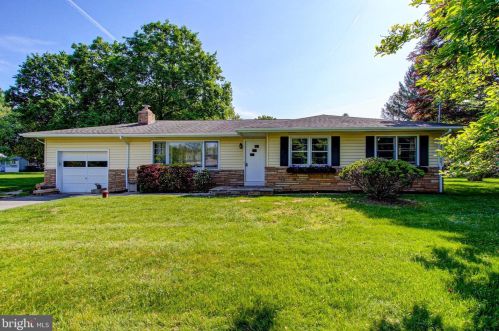 3 Meadow Brook Rd, Flemington, NJ 08822-1520