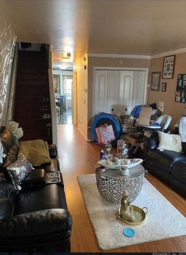 37 Cogswell St, Bridgeport, CT 06610-1913