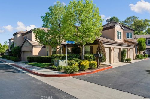 24802 Avignon Dr, Santa Clarita, CA 91355-1886