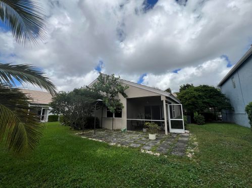 4000 Sea Grape Cir, Delray Beach FL  33445-3525 exterior