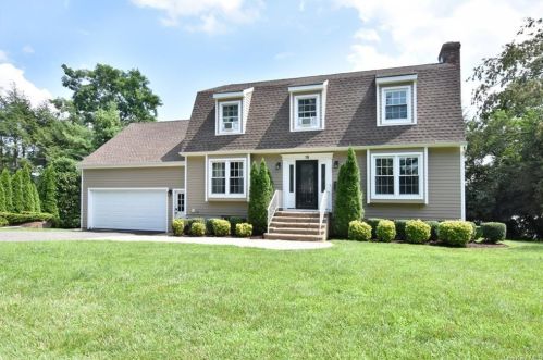 15 Indian Trl, New Rochelle, NY 10804-2809
