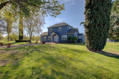 8269 Mercedes Ave, Winton, CA 95388-9685