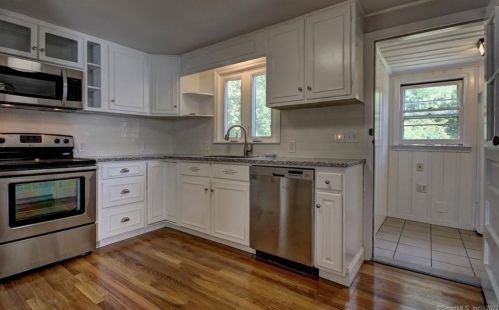 32 Indian Hl Rd, Milford CT  06460-7241 exterior