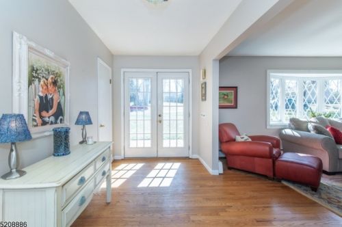 21 Sunset Dr, Dover, NJ 07869-3420