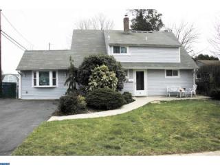 18 Goldengate Rd, Levittown, PA 19057-3318