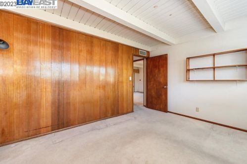 5925 Fairbairn Dr, North Highlands, CA 95660-4719