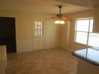 10421 Leicester Dr, Yukon OK  73099-7809 exterior