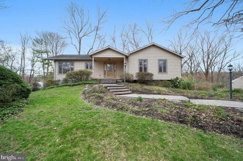 461 Brookwood Dr, Downingtown, PA 19335-1646