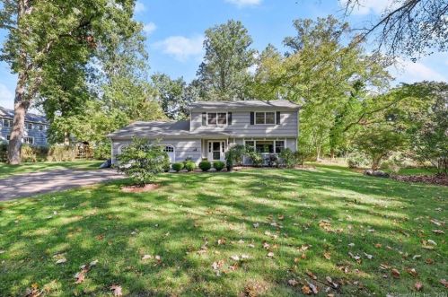 16 Old Witch Ct, Norwalk, CT 06853-1126