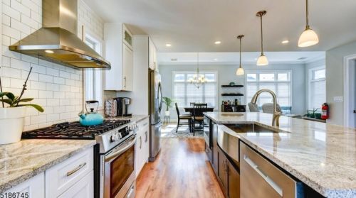 5 Fort Ave, Pelican Island NJ  08751-1512 exterior