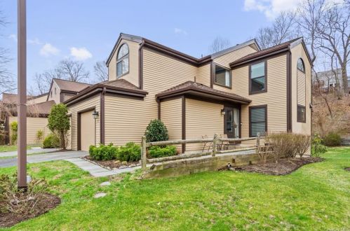 51 Deerfield Ln, Crotonville, NY 10562-2529