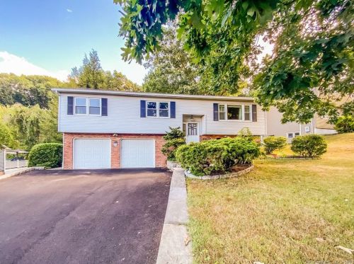 43 Oak Ridge Rd, Bethel, CT 06801-1155