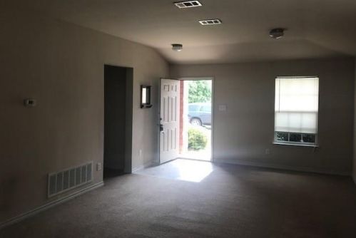 203 Arrowhead Dr, Burleson TX  76028-7889 exterior