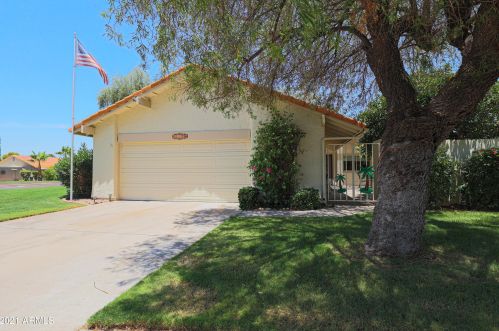 137 Leisure World, Mesa, AZ 85206-3110