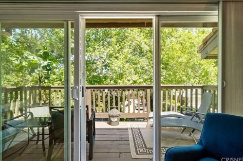 38 Meadowlark Ln, Calabasas CA  91377-1017 exterior