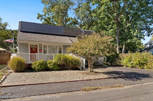 13 Holly Rd, Bricktown, NJ 08723-5423