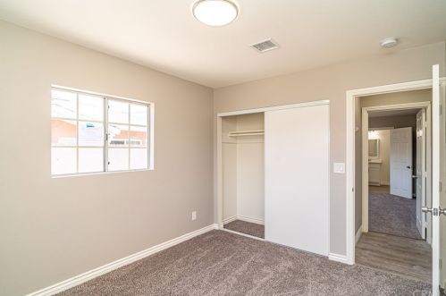 5477 Myrtle Ave, Long Beach CA 90807-2440 exterior