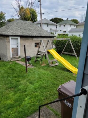 399 Frank St, Hermitage, PA 16146-2411