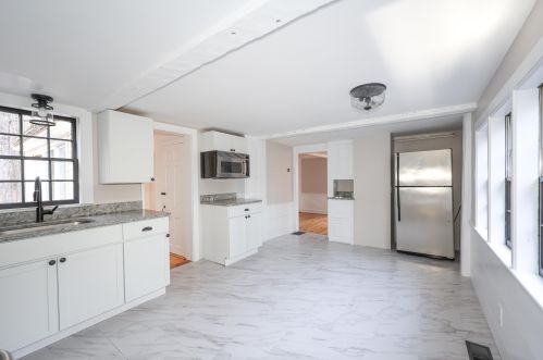 328 2nd Nh Tpke, Hillsboro NH  03244-4614 exterior