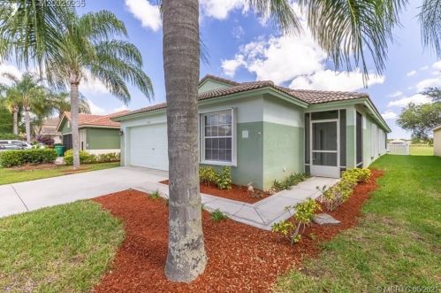 836 Greenwich Ct, Fort Pierce, FL 34983-3403