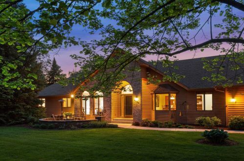 4429 Dorchester Dr, Saint Paul, MN 55129-9572