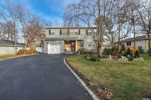 277 Titmus Dr, Manor Park, NY 11950-1523