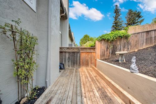 1718 Lindo St, Benicia CA  94510-2338 exterior