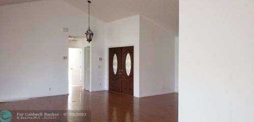 371 162nd Ave, Hollywood FL  33027-1083 exterior
