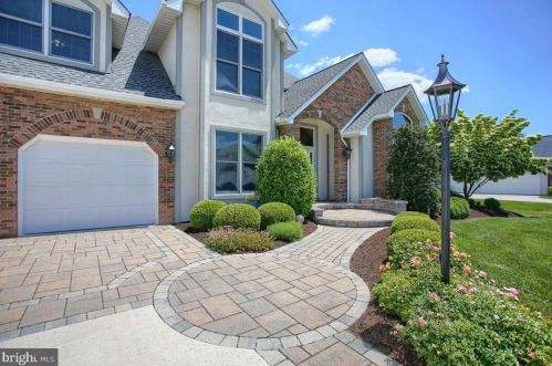 364 Martingale Dr, Camp Hill, PA 17011-8300