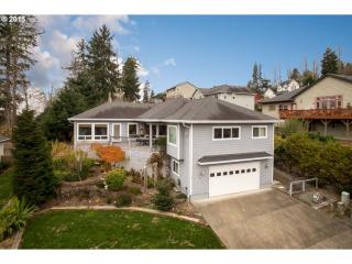 1845 Hancock St, Tongue Point, OR 97103-5442