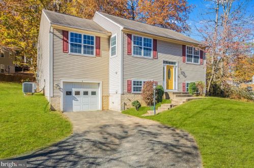 2 Acacia Ct, Fredericksburg, VA 22405-2131