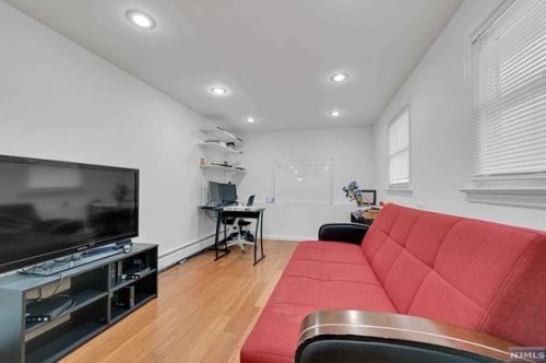 40 Carriage Ln, West Milford Lakes NJ  07480-1822 exterior