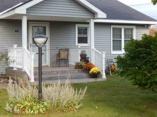 58 School St, Mayfield, NY 12117-3453