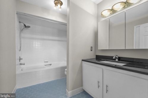 506 Sturbridge Ct, Flemington NJ  08822-2020 exterior