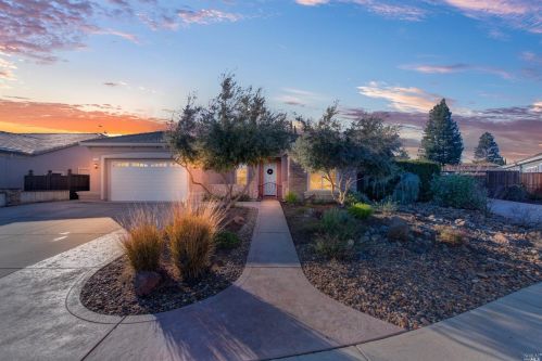 131 Feather Riv Cir, Vacaville CA 95688-8749 exterior