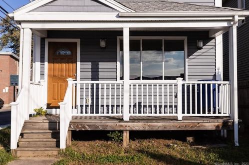 21 Webster St, Bridgeport, CT 06607-2313