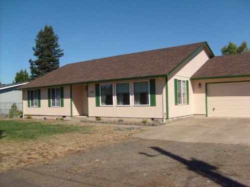 325 12th St, Lebanon, OR 97355-1411