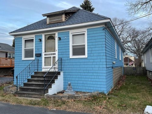 43 Grand St, Milford, CT 06460-5606